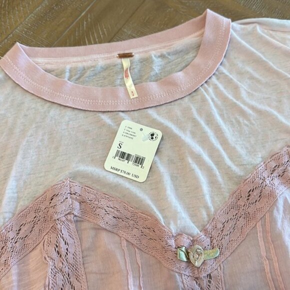 Free People Fall in Love Peplum Lace Boho Top T-shirt in Lilac Wine - Picture 5 of 8